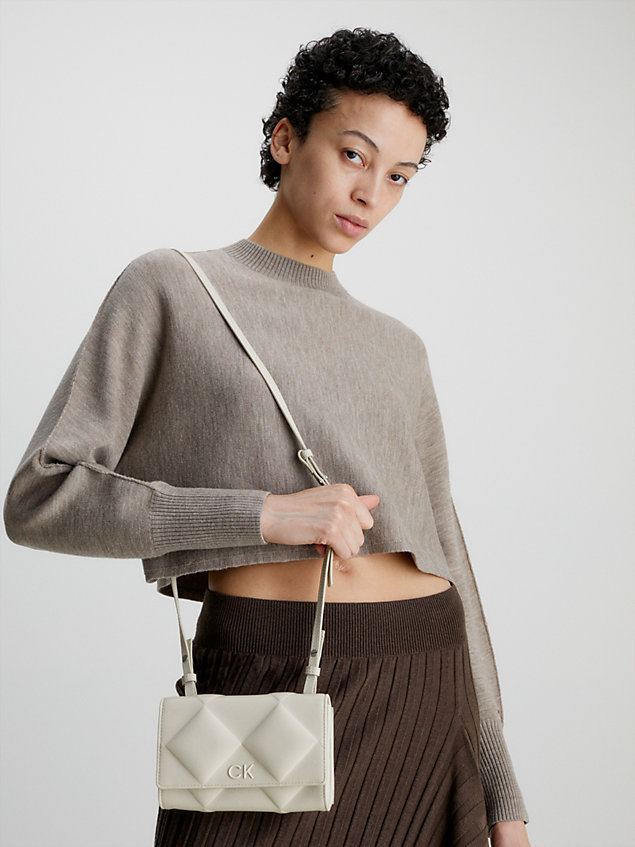 grey pikowana mini torba przez ramię dla kobiety - calvin klein