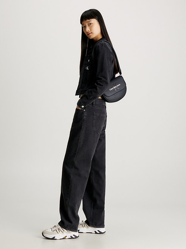 black with rose półokrągła torba na ramię dla kobiety - calvin klein jeans