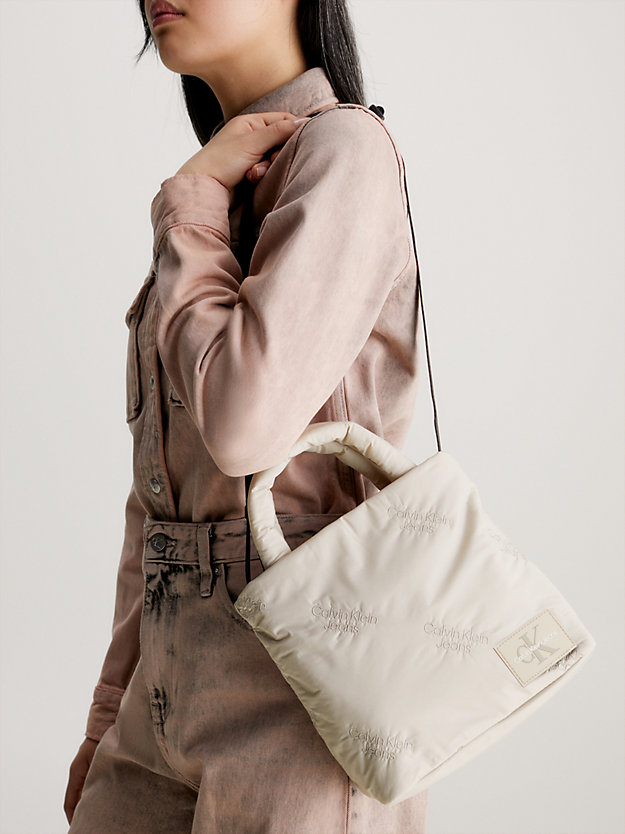 flint mała wyściełana torba przez ramię dla kobiety - calvin klein jeans