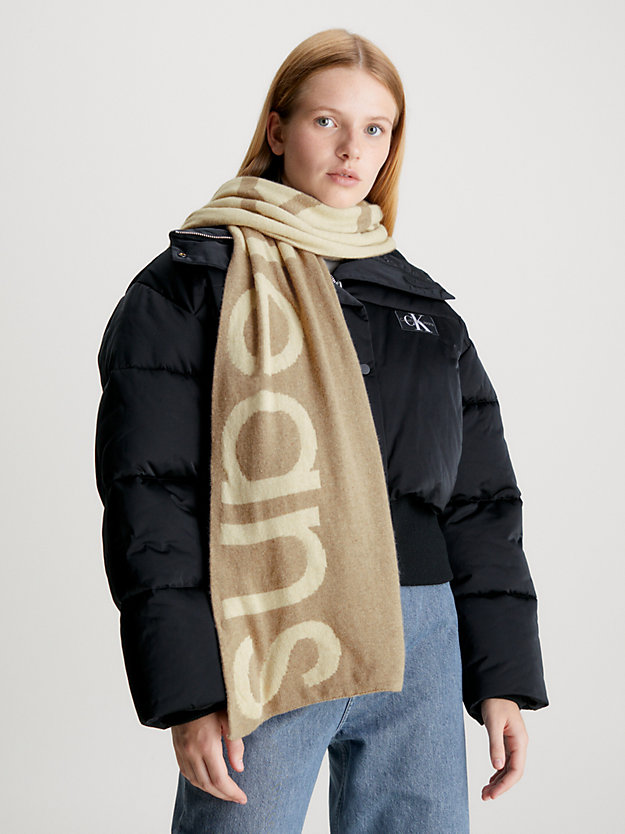 écharpe en laine mélangée avec logo plaza taupe pour femmes calvin klein jeans