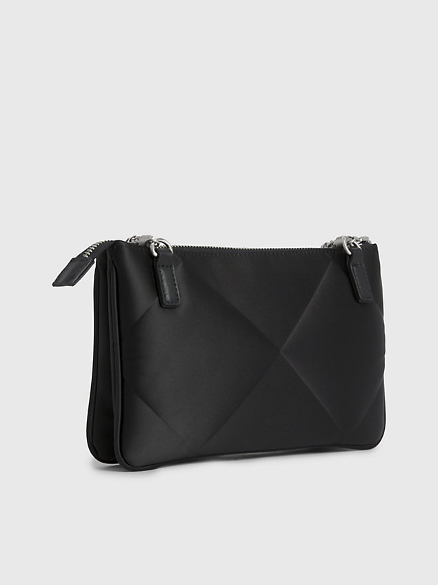 black gesteppte crossover-bag aus satin für damen - calvin klein
