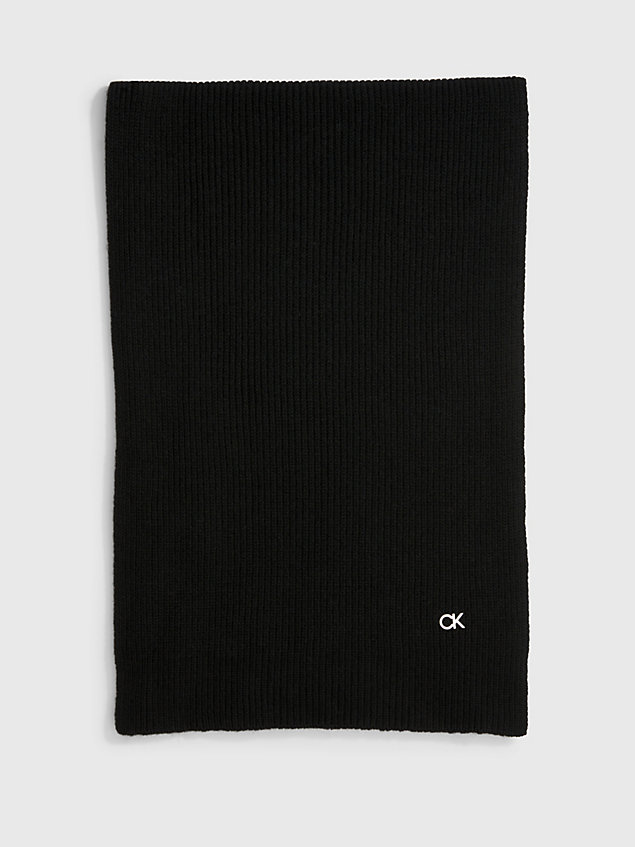 black czapka i szalik w zestawie upominkowym dla kobiety - calvin klein