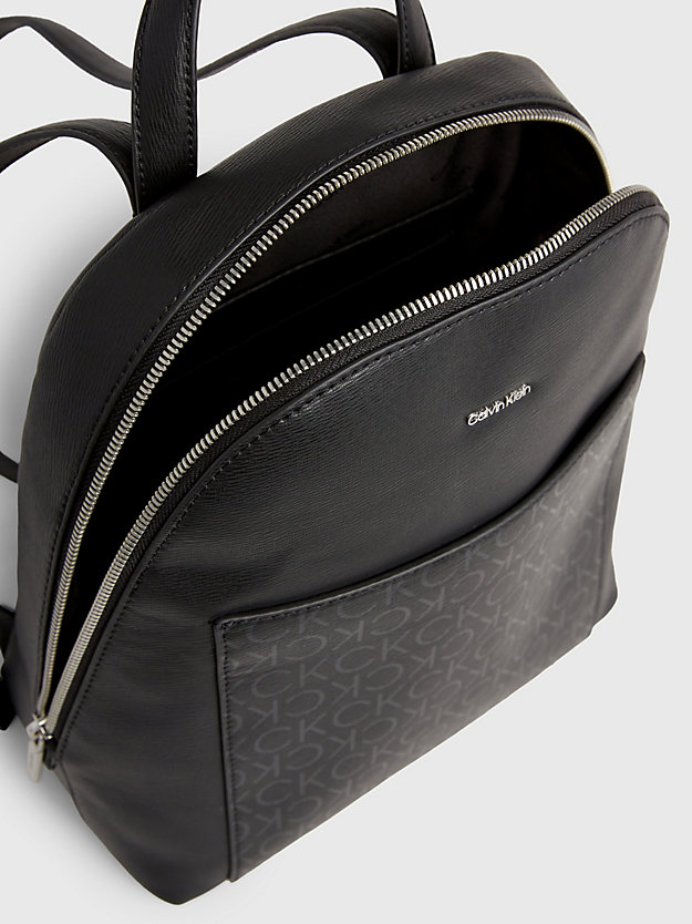 black mono runde logo-rucksacktasche für damen - calvin klein