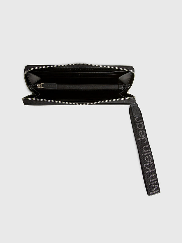 black rfid-portemonnaie mit rundum-reißverschluss und handgelenkriemen für damen - calvin klein jeans