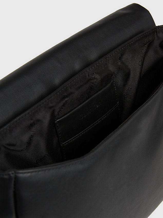 black weiche schultertasche für damen - calvin klein