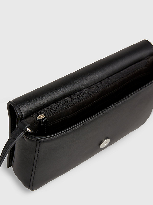 sac bandoulière avec portefeuille black/metallic logo pour femmes calvin klein jeans