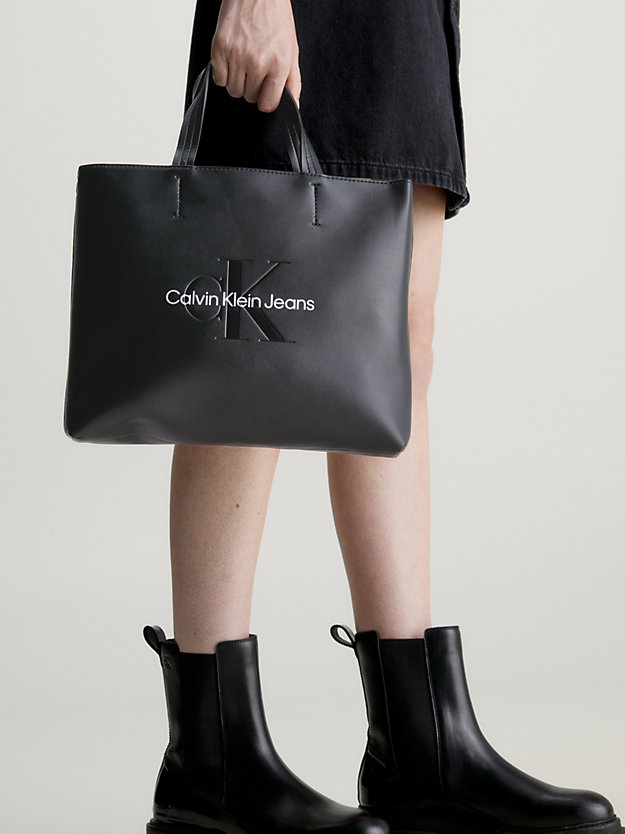 black/metallic logo schmale tote-bag für damen - calvin klein jeans