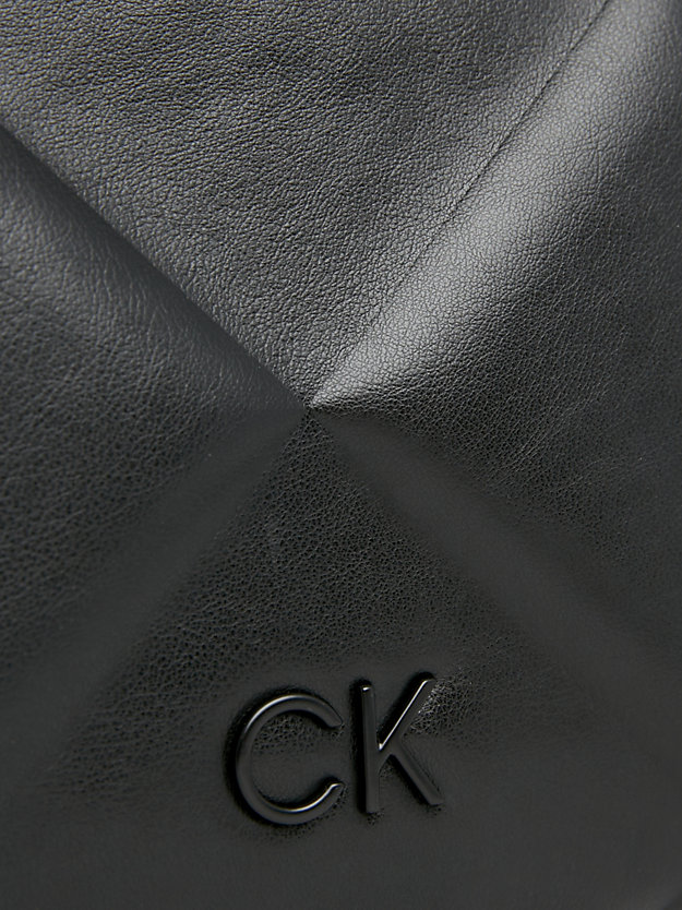 ck black pikowana torba na ramię dla kobiety - calvin klein