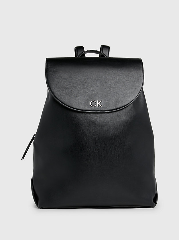 ck black plecak z klapą dla kobiety - calvin klein
