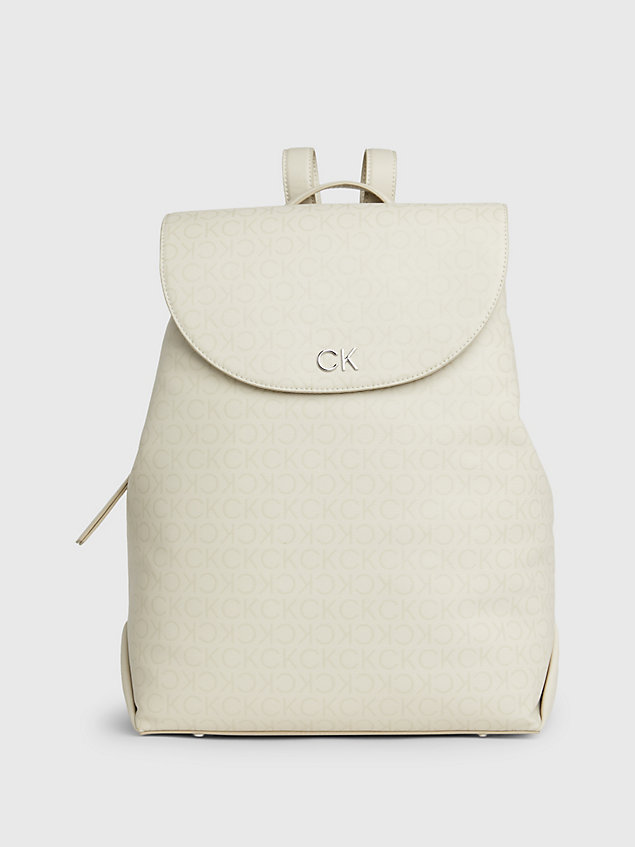 grey rucksack mit logo-klappe für damen - calvin klein