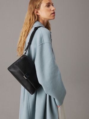 pvh black schultertasche für damen - calvin klein