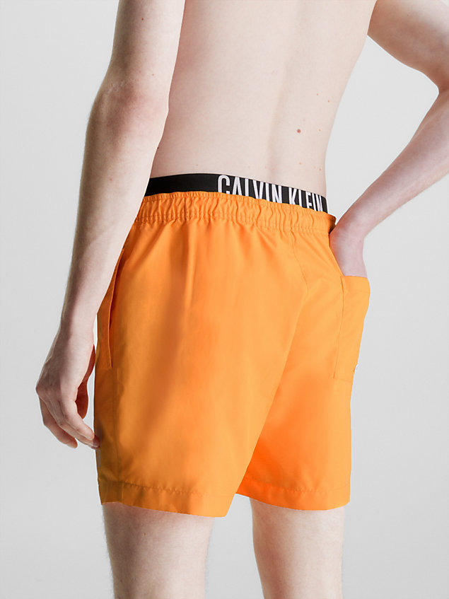 bañador corto con cinturilla doble - intense power orange de hombre calvin klein