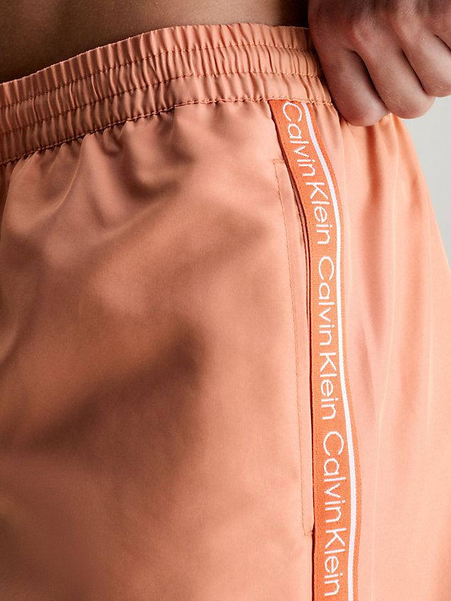 pink medium badeshorts mit tunnelzug – logo tape für herren - calvin klein