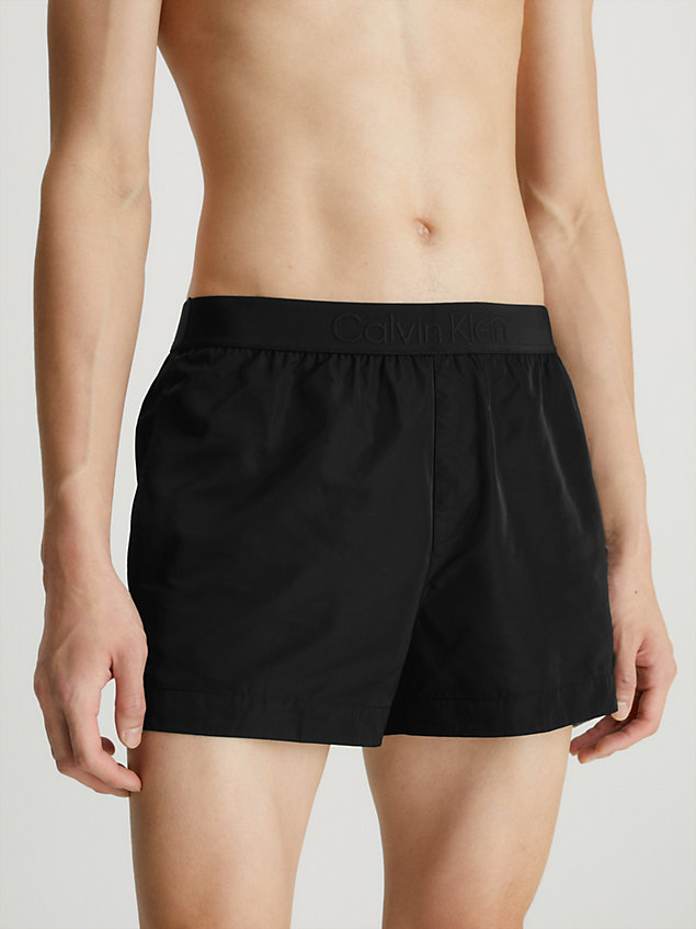 black szorty kąpielowe z gumką z logo - core tonal dla mężczyźni - calvin klein