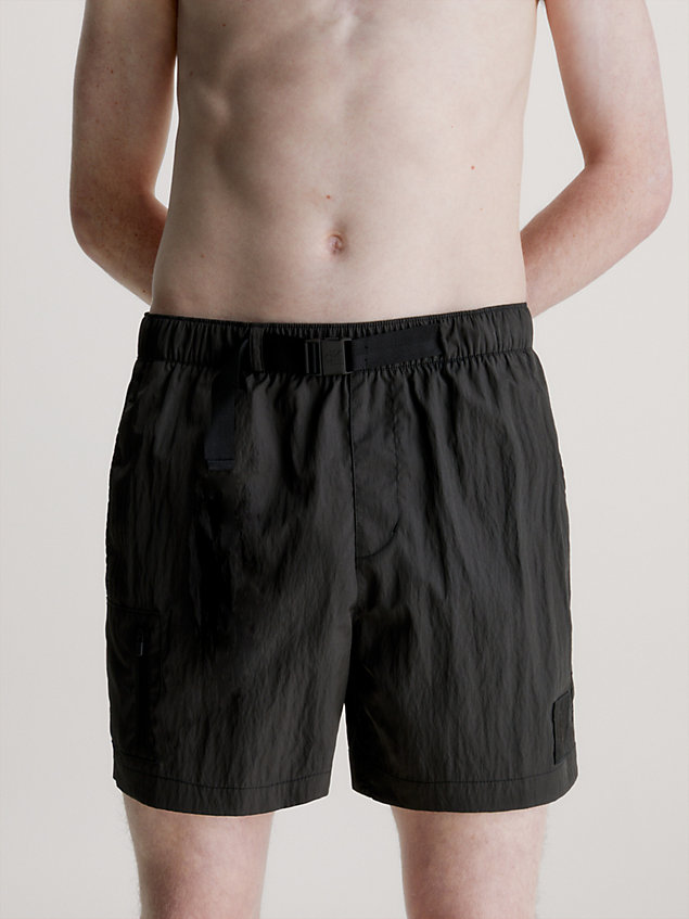 black szorty kąpielowe o średniej długości ściągane sznureczkiem - ck nylon dla mężczyźni - calvin klein