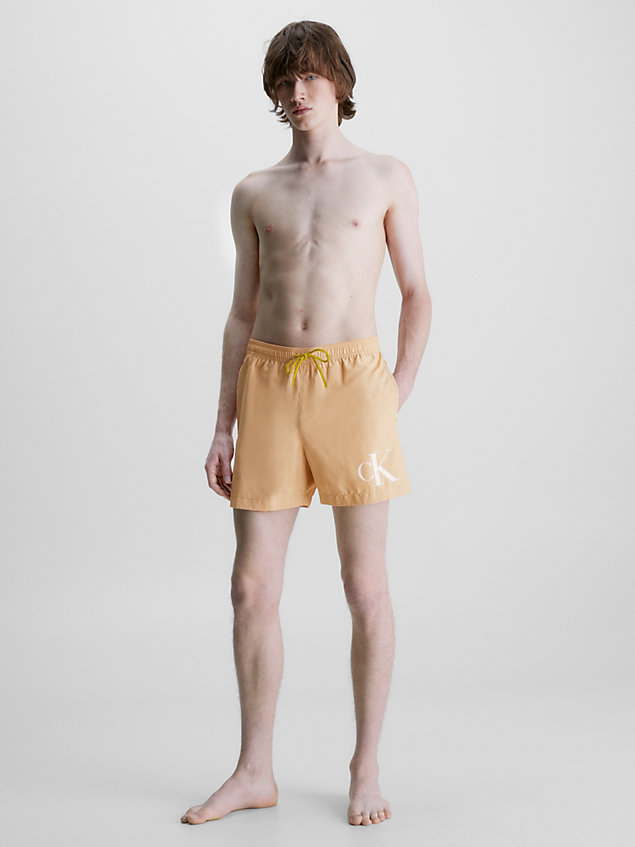 bañador de largo medio con cordón - ck monogram beige de hombre calvin klein