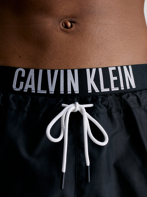 PVH BLACK Short de bain avec double ceinture - Intense Power for hommes CALVIN KLEIN