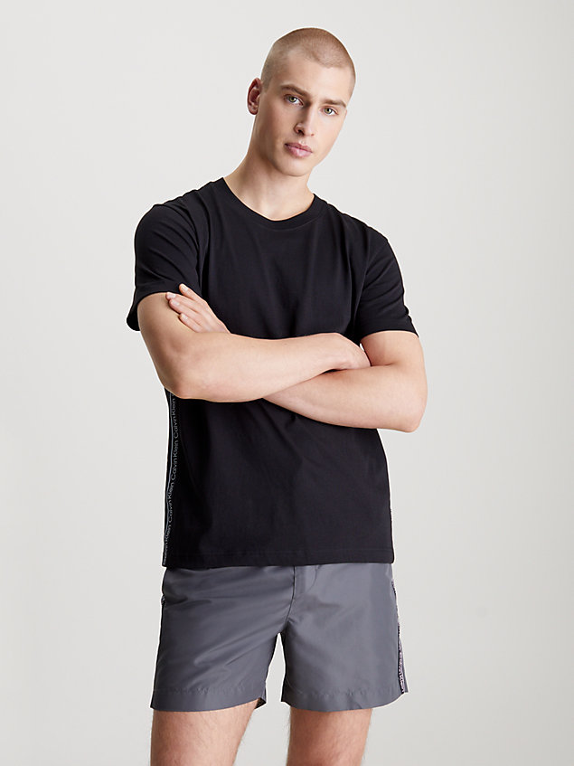 black t-shirt plażowy - logo tape dla mężczyźni - calvin klein
