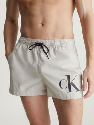 https://calvinklein-eu.scene7.com/is/image/CalvinKleinEU/KM0KM00967_PE0_alternate1?$b2c_updp_m_mainImage_1920$