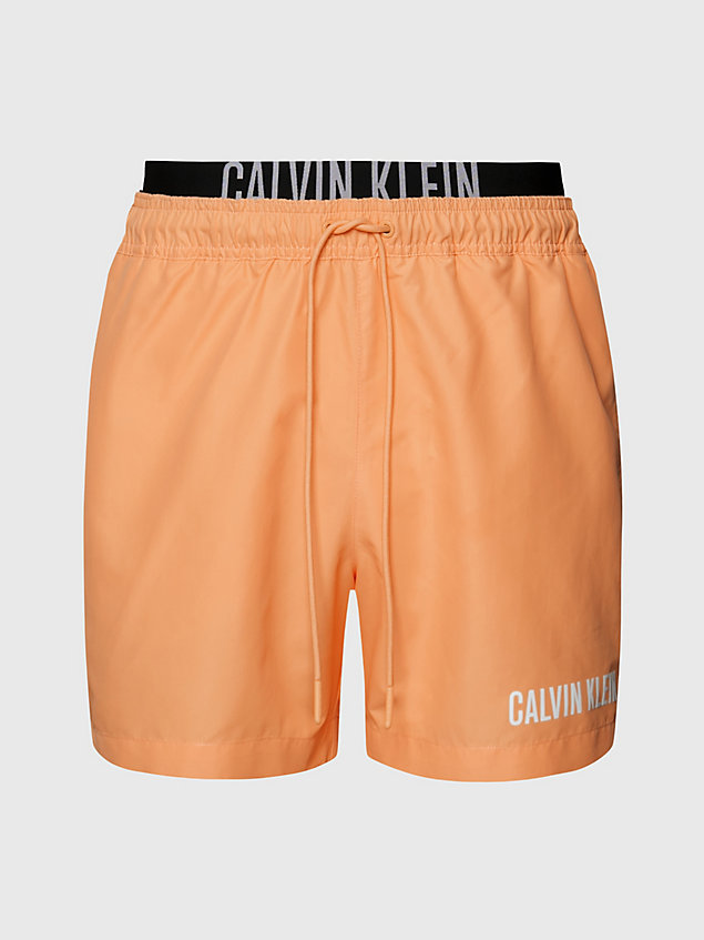 pantaloncini da bagno corti con fascia in vita doppia - intense power orange da uomini calvin klein