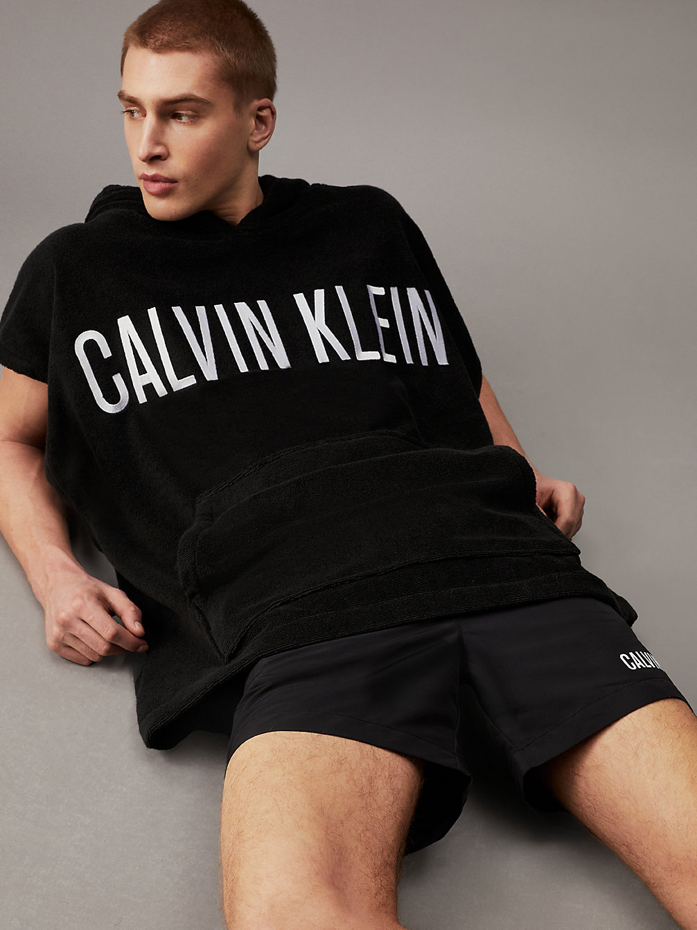 PVH BLACK Poncho De Plage En Tissu Éponge - Intense Power undefined Hommes Calvin Klein