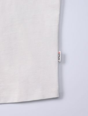 lily koszulka baby tee z kontrastowymi ściągaczami i graficznym nadrukiem jung kook for calvin klein dla kobiety - calvin klein