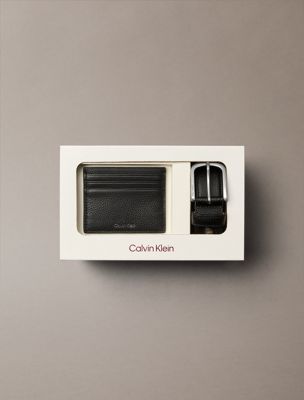 black lederkartenetui und gürtel als geschenkset für herren - calvin klein