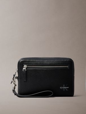 black handgelenktasche aus genarbtem kunstleder mit klassischem logo für herren - calvin klein
