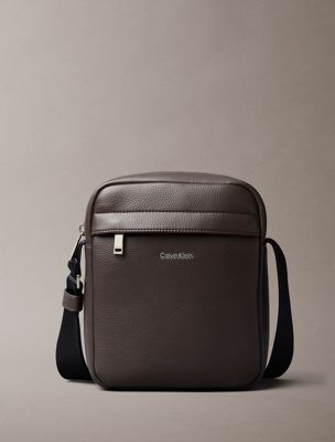sac reporter en bandoulière grainé avec logo brown pour hommes calvin klein