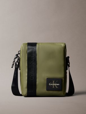 sac reporter avec écusson à logo monogramme green pour hommes calvin klein