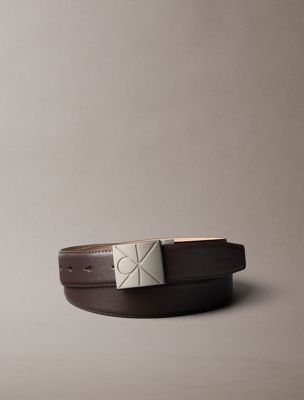 brown gürtel aus saffiano-leder mit emblem-logo für herren - calvin klein