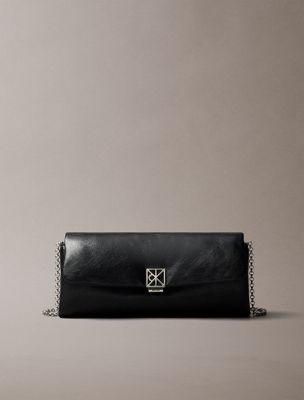pochette a tracolla imbottita con hardware emblem black da donne calvin klein