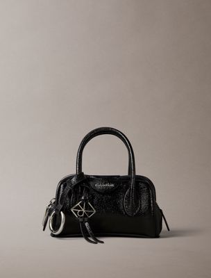 black metallischer mini-anhänger für die schultertasche für damen - calvin klein