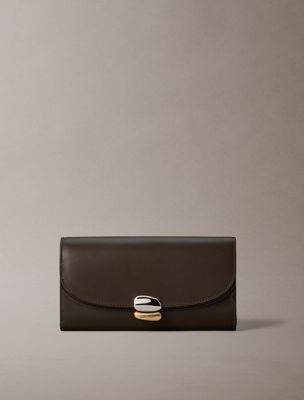 cartera larga de plegado triple de piel brown de mujeres calvin klein
