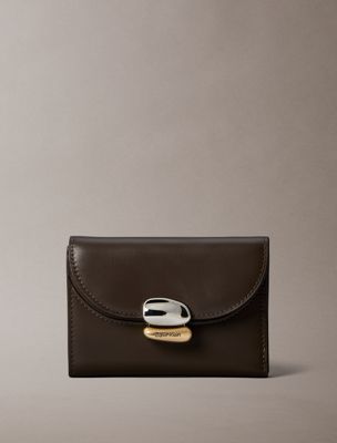 cartera de plegado triple de piel brown de mujeres calvin klein