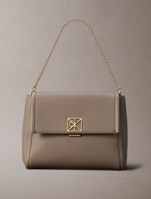 brown crossbody bag mit genarbter oberfläche für damen - calvin klein