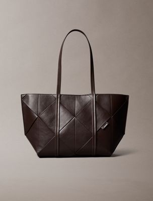 brown pleciona torba tote z emblematem dla kobiety - calvin klein