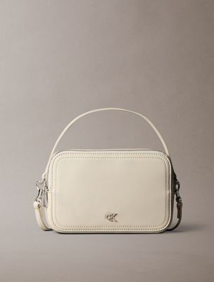 borsa per fotocamera a tracolla con logo monogramma beige da donne calvin klein