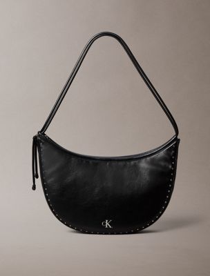 bolso hobo con tachuelas y media luna convertible black de mujeres calvin klein