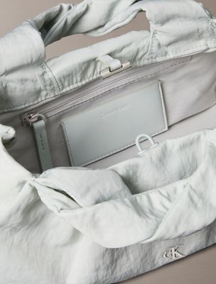 sky gray twist crossbody bag für damen - calvin klein jeans