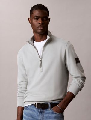 sweat utilitaire avec 1/4 de fermeture éclair et insigne grey pour hommes calvin klein jeans