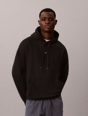 black hoodie aus performance-baumwoll-mix für herren - 