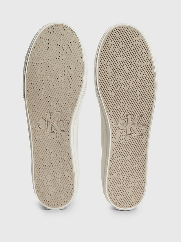 creamy white sneakers aus recyceltem canvas - pride für herren - calvin klein jeans