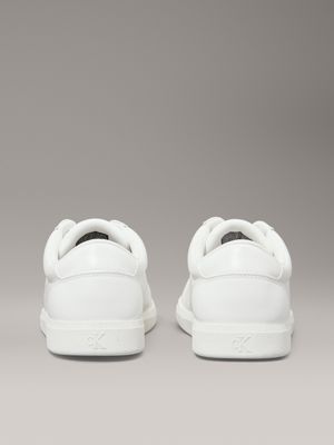 sneaker dal profilo basso in pelle triple bright white da uomini calvin klein jeans
