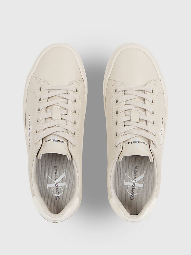 eggshell/pearlized creamy white leren plateausneakers voor dames - calvin klein jeans