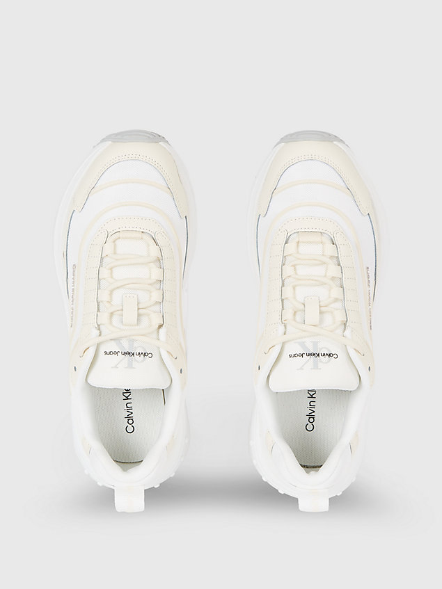 white buty sportowe z siateczki na grubej podeszwie dla kobiety - calvin klein jeans