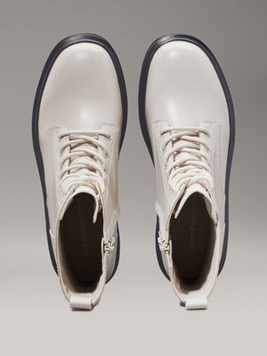 stivali in pelle con zeppa eggshell da donne calvin klein jeans